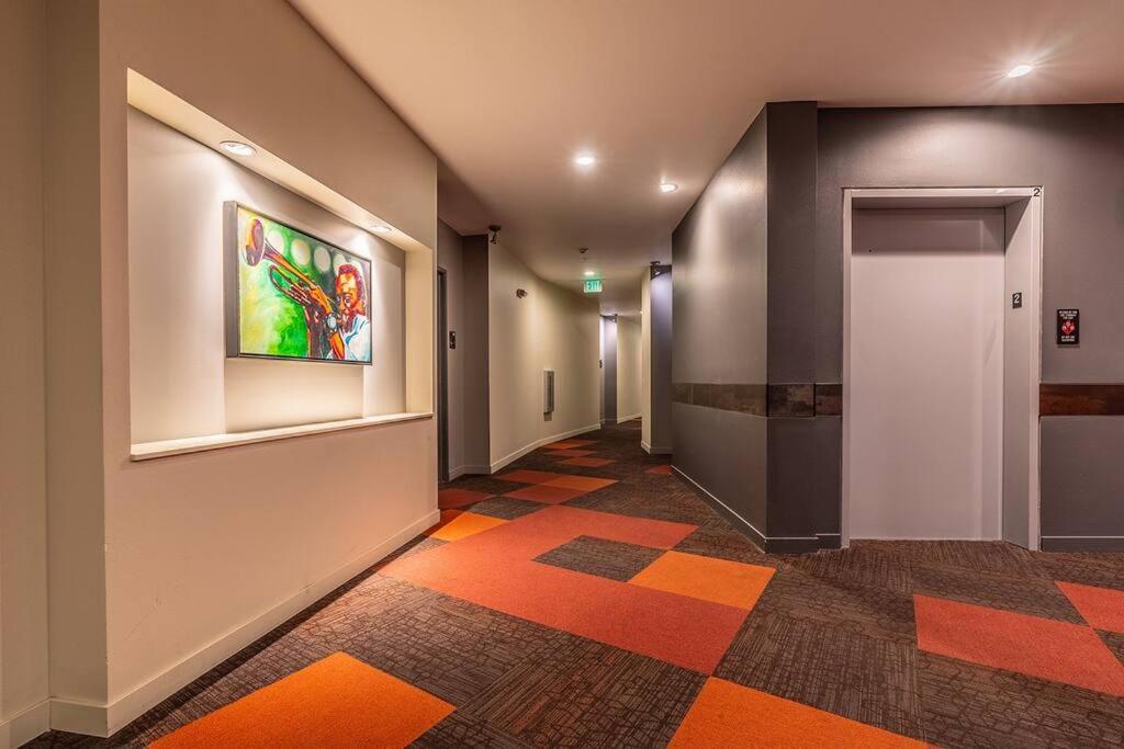 One Bedroom Luxury Apartment Сиэтл Экстерьер фото
