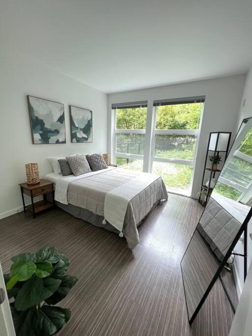 One Bedroom Luxury Apartment Сиэтл Экстерьер фото